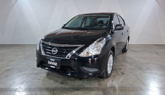 Nissan • Versa