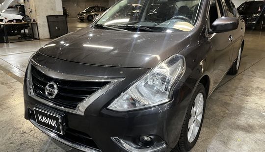 Nissan • Versa