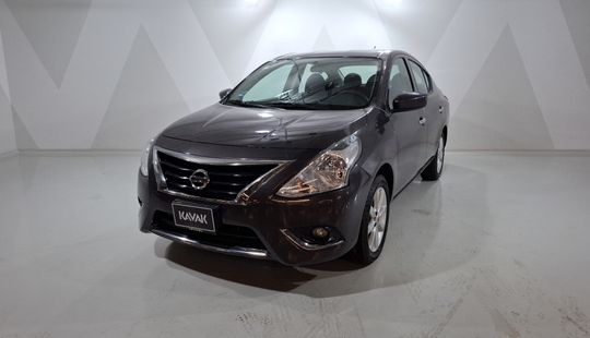 Nissan • Versa