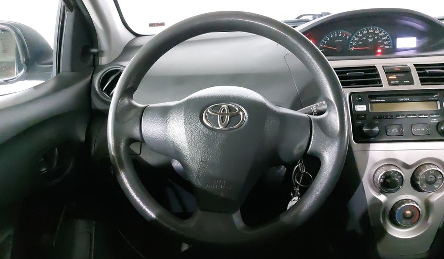 Toyota Yaris 1.5 SEDAN PREMIUM MT Sedan 2015