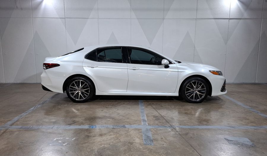 Toyota Camry 2.5 XLE AUTO Sedan 2021