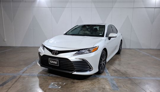 Toyota • Camry