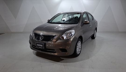 Nissan • Versa