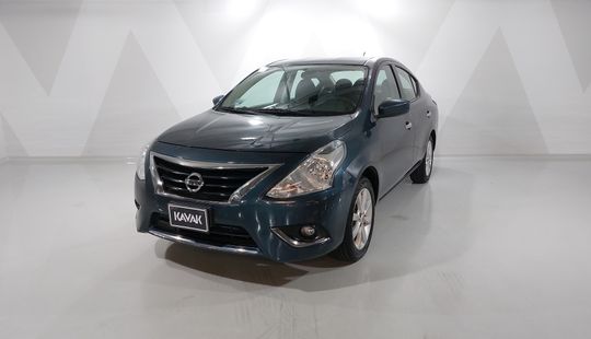 Nissan • Versa