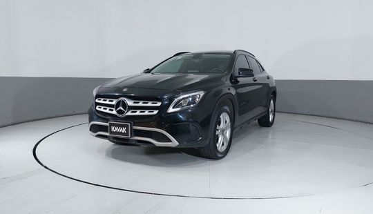 Mercedes Benz • Clase GLA