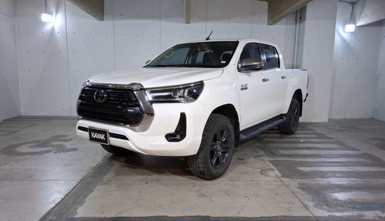 Toyota • Hilux