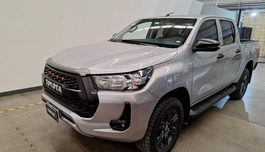 Toyota • Hilux