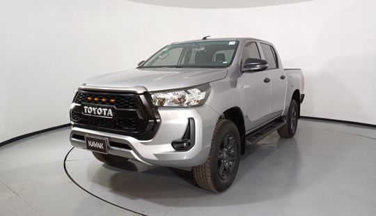 Toyota • Hilux