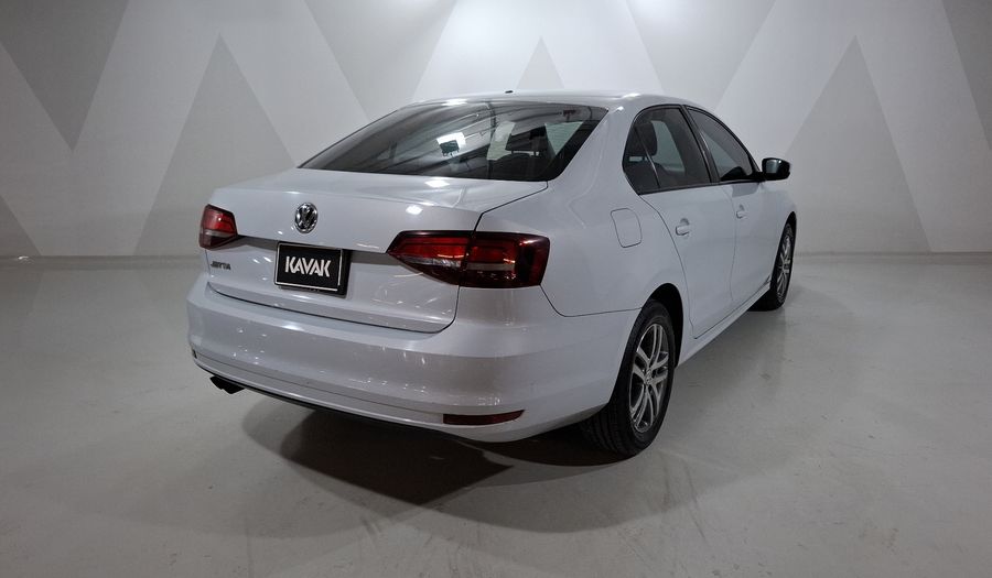 Volkswagen Jetta 2.5 TRENDLINE TIP. Sedan 2018