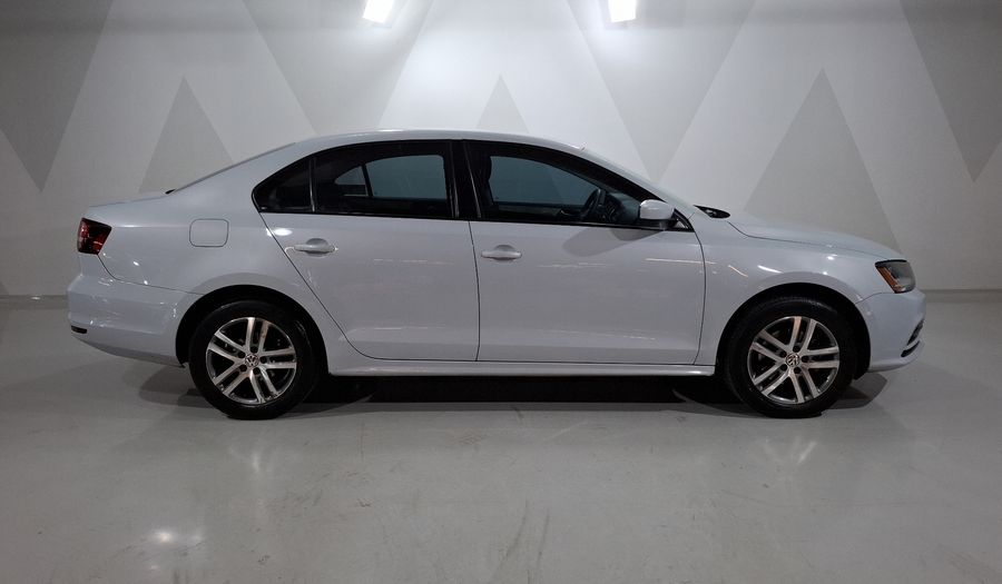 Volkswagen Jetta 2.5 TRENDLINE TIP. Sedan 2018