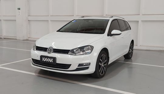 Volkswagen • Golf