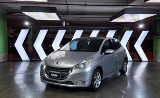 Peugeot • 208