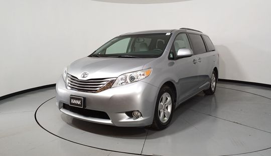 Toyota • Sienna