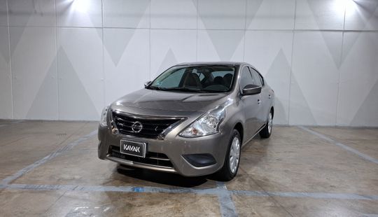 Nissan • Versa