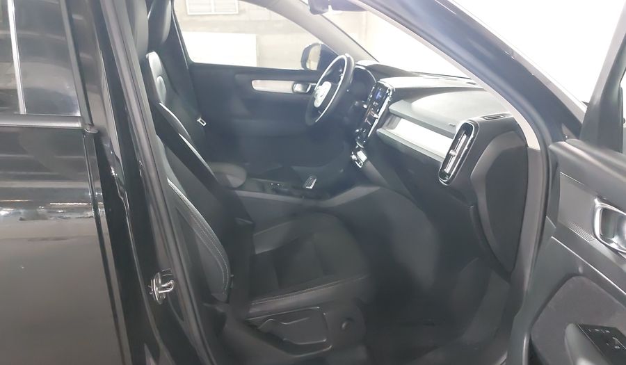Volvo Xc40 2.0 T4 MOMENTUM AUTO Suv 2021