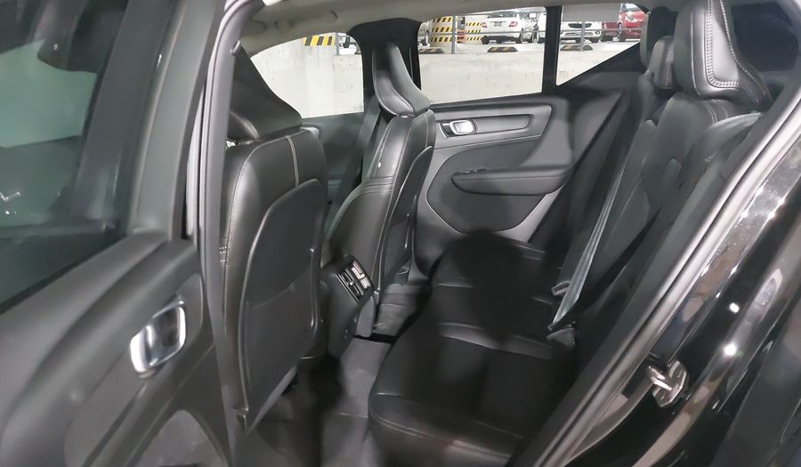 Volvo Xc40 2.0 T4 MOMENTUM AUTO Suv 2021