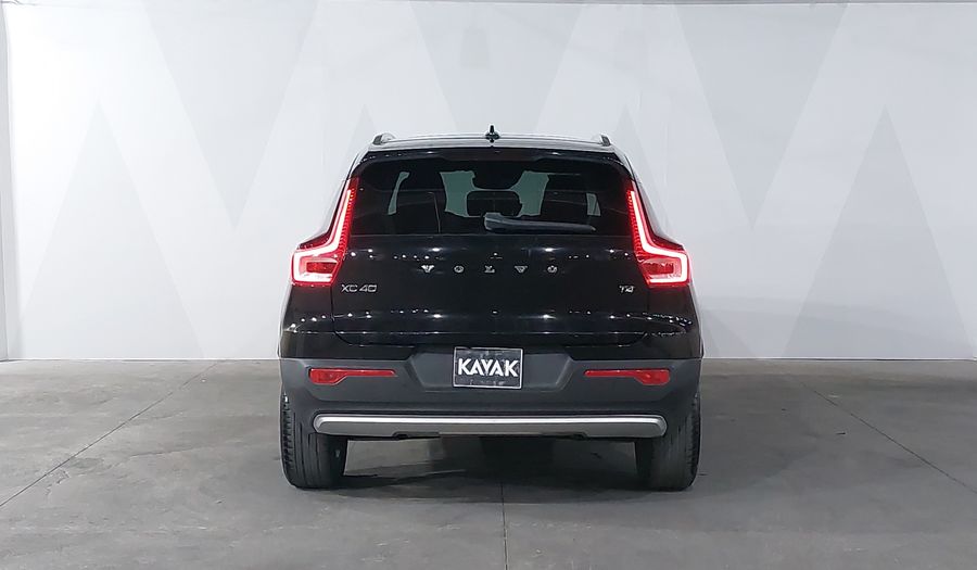 Volvo Xc40 2.0 T4 MOMENTUM AUTO Suv 2021