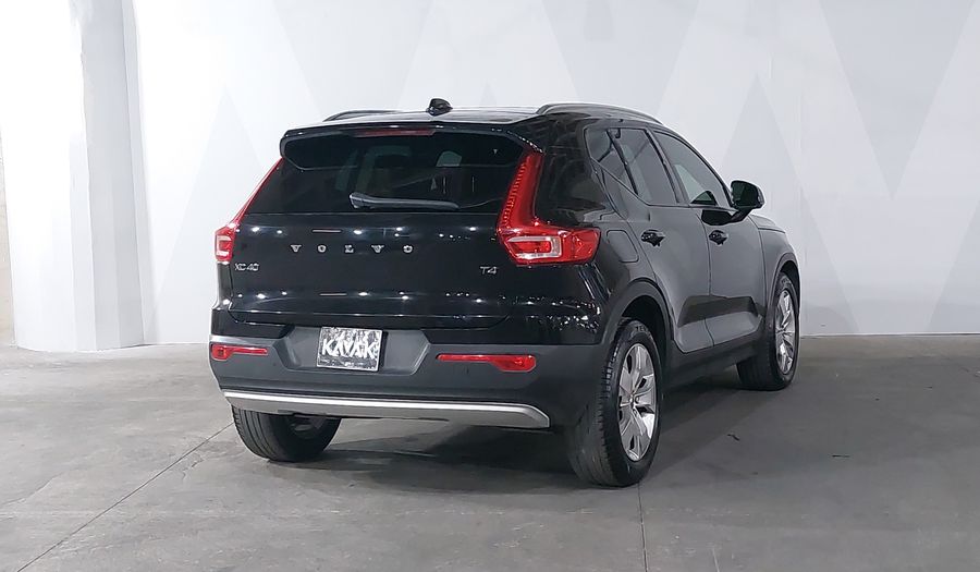 Volvo Xc40 2.0 T4 MOMENTUM AUTO Suv 2021