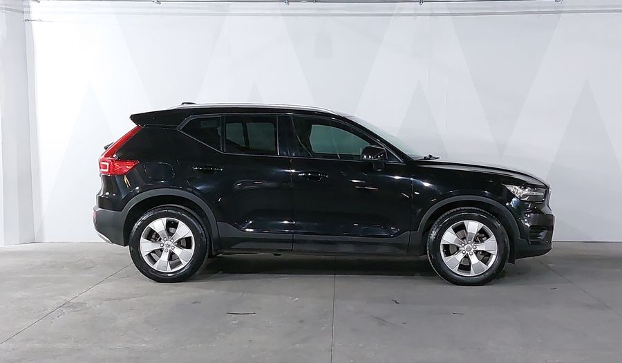 Volvo Xc40 2.0 T4 MOMENTUM AUTO Suv 2021
