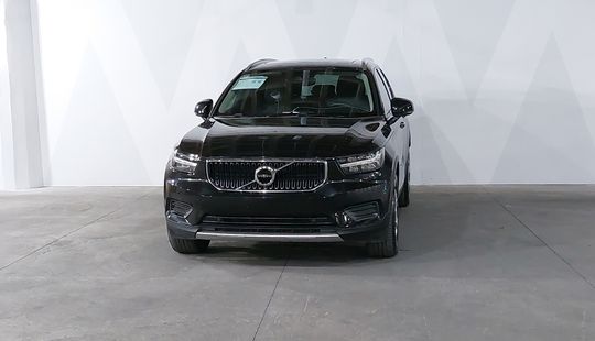 Volvo • XC40