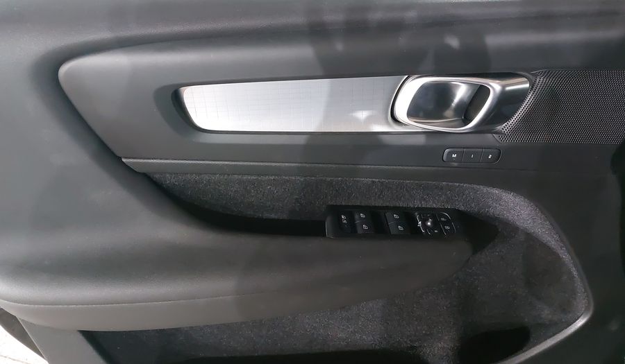 Volvo Xc40 2.0 T4 MOMENTUM AUTO Suv 2021