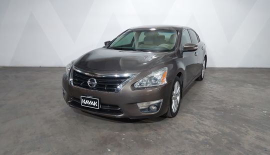 Nissan • Altima