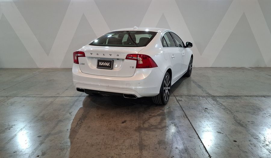 Volvo S60 2.0 MOMENTUM T5 AUTO Sedan 2017