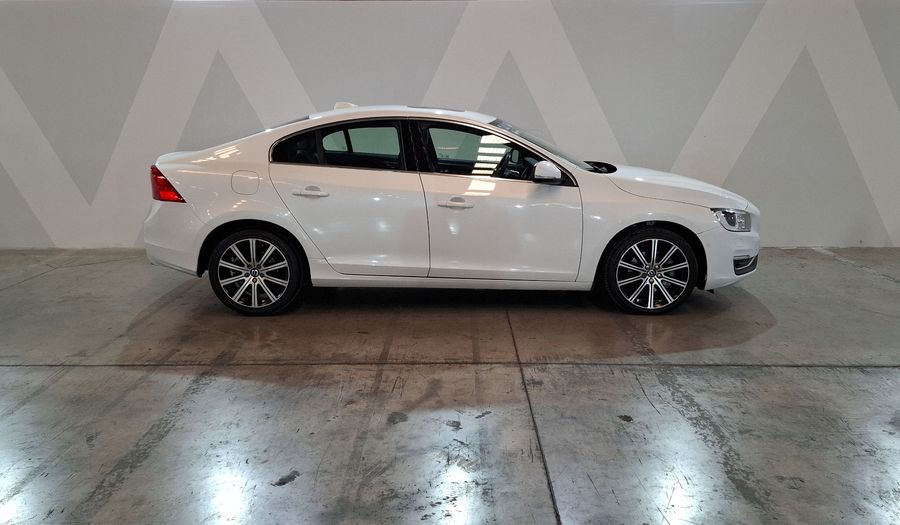 Volvo S60 2.0 MOMENTUM T5 AUTO Sedan 2017