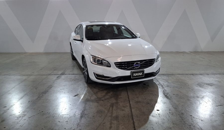 Volvo S60 2.0 MOMENTUM T5 AUTO Sedan 2017