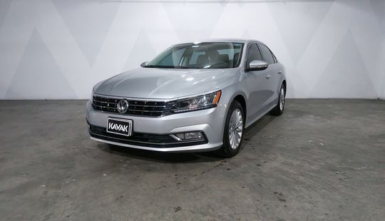 Volkswagen • Passat