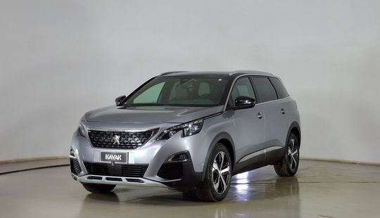 Peugeot • 5008