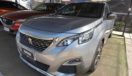 Peugeot • 5008