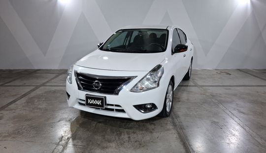 Nissan • Versa