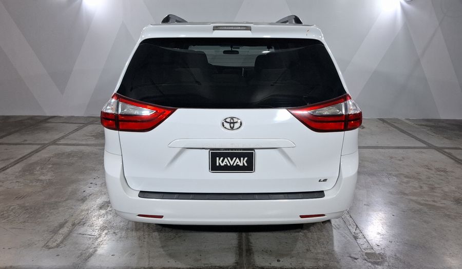 Toyota Sienna 3.5 LE AT Minivan 2018