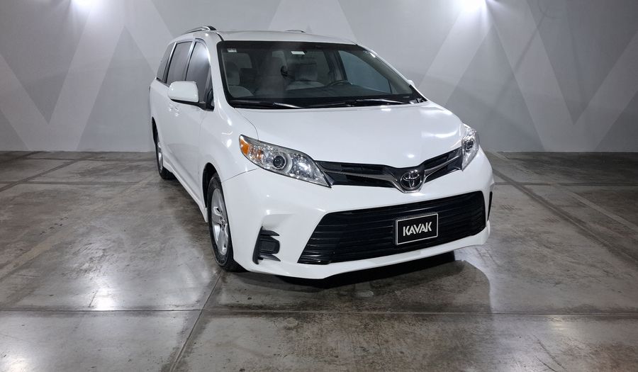 Toyota Sienna 3.5 LE AT Minivan 2018