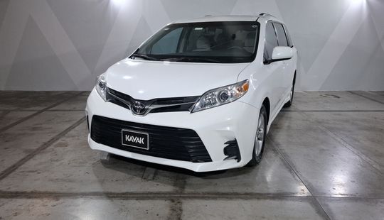 Toyota • Sienna