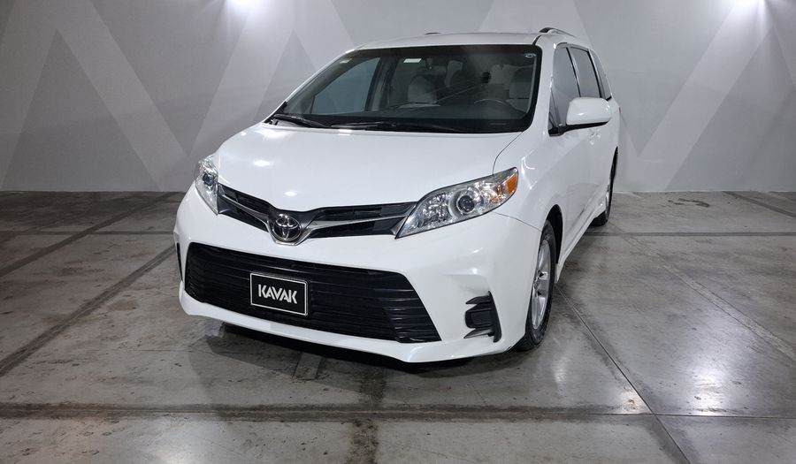 Toyota Sienna 3.5 LE AT Minivan 2018