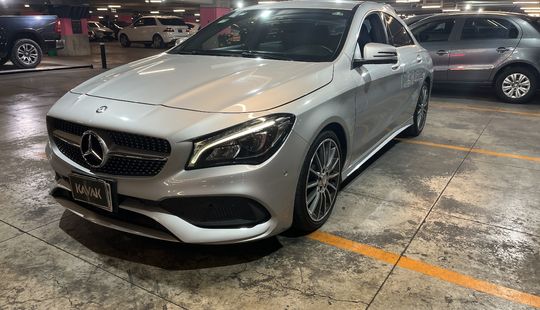 Mercedes Benz • Clase CLA