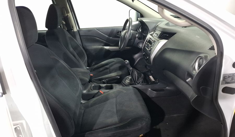 Nissan Np300 2.5 DOBLE CABINA S AC PAQ. SEG. Pickup 2020