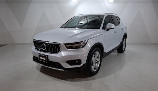 Volvo • XC40