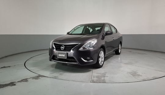 Nissan • Versa