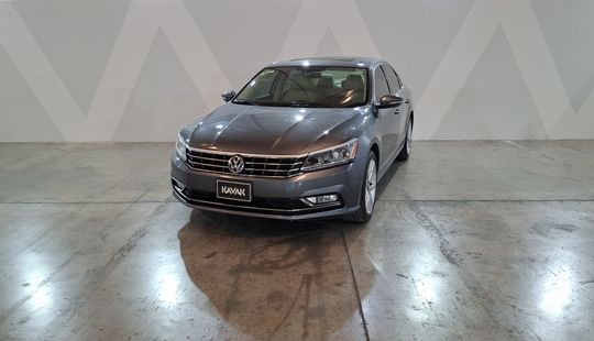 Volkswagen • Passat