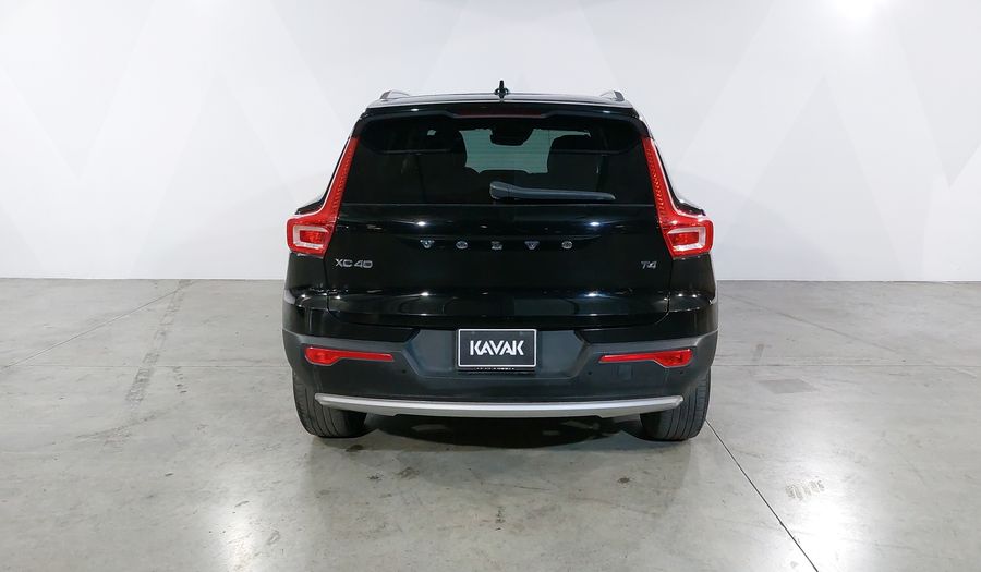 Volvo Xc40 2.0 T4 MOMENTUM AUTO Suv 2020