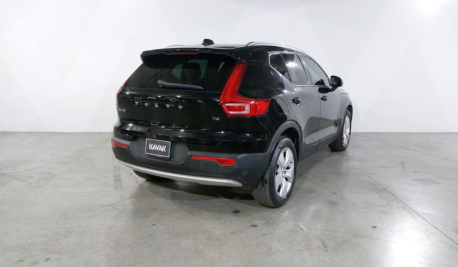 Volvo Xc40 2.0 T4 MOMENTUM AUTO Suv 2020