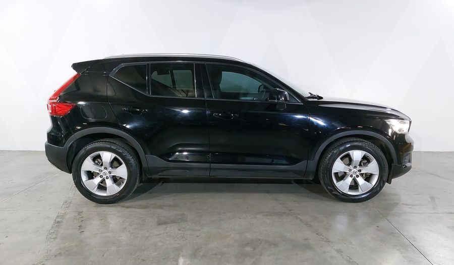 Volvo Xc40 2.0 T4 MOMENTUM AUTO Suv 2020