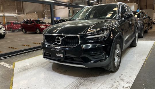 Volvo • XC40