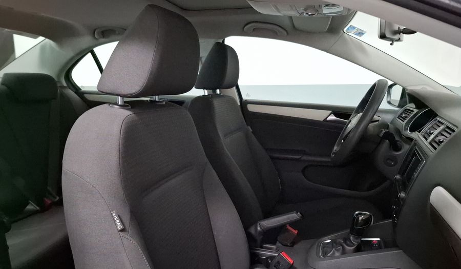 Volkswagen Jetta 2.5 COMFORTLINE TIP. BOLSAS AIRE DEL. Sedan 2018