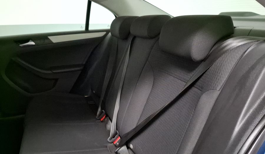 Volkswagen Jetta 2.5 COMFORTLINE TIP. BOLSAS AIRE DEL. Sedan 2018