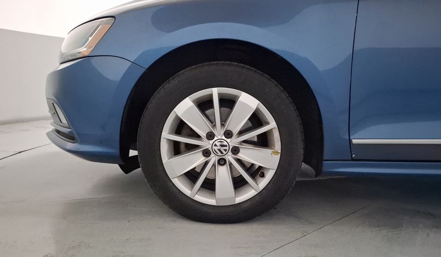 Volkswagen Jetta 2.5 COMFORTLINE TIP. BOLSAS AIRE DEL. Sedan 2018