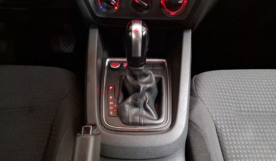 Volkswagen Jetta 2.5 COMFORTLINE TIP. BOLSAS AIRE DEL. Sedan 2018